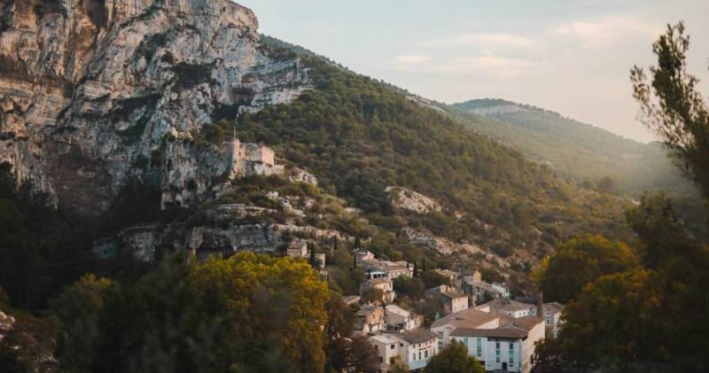 Vue aérienne du Village de Fontaine de Vaucluse en Provence